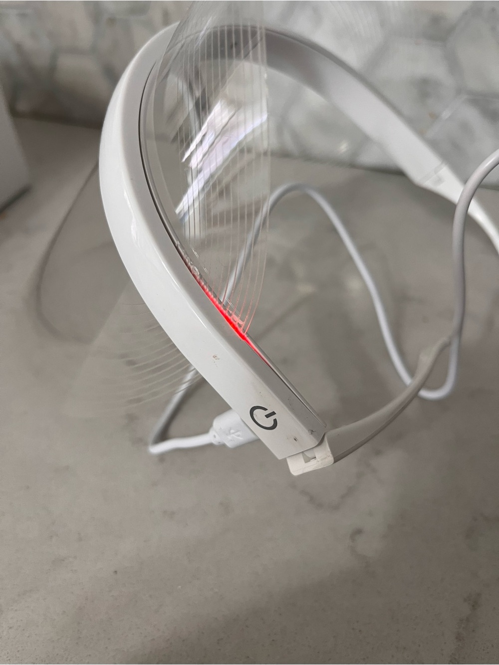 Solaris Lab LED Light Therapy Mask - Picture 7 of 8